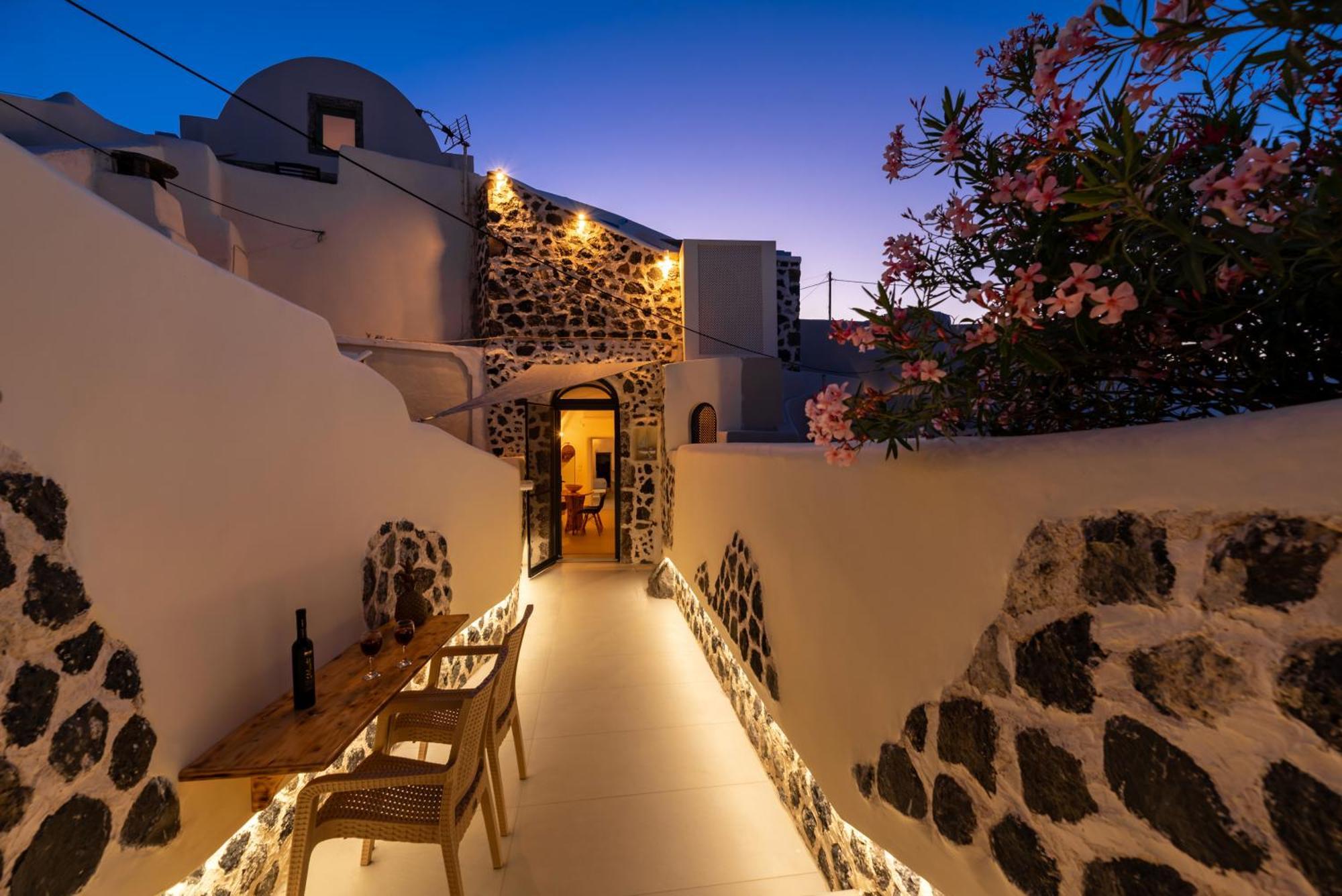 Deep Cave Suites Kontochori Fira  Exterior foto