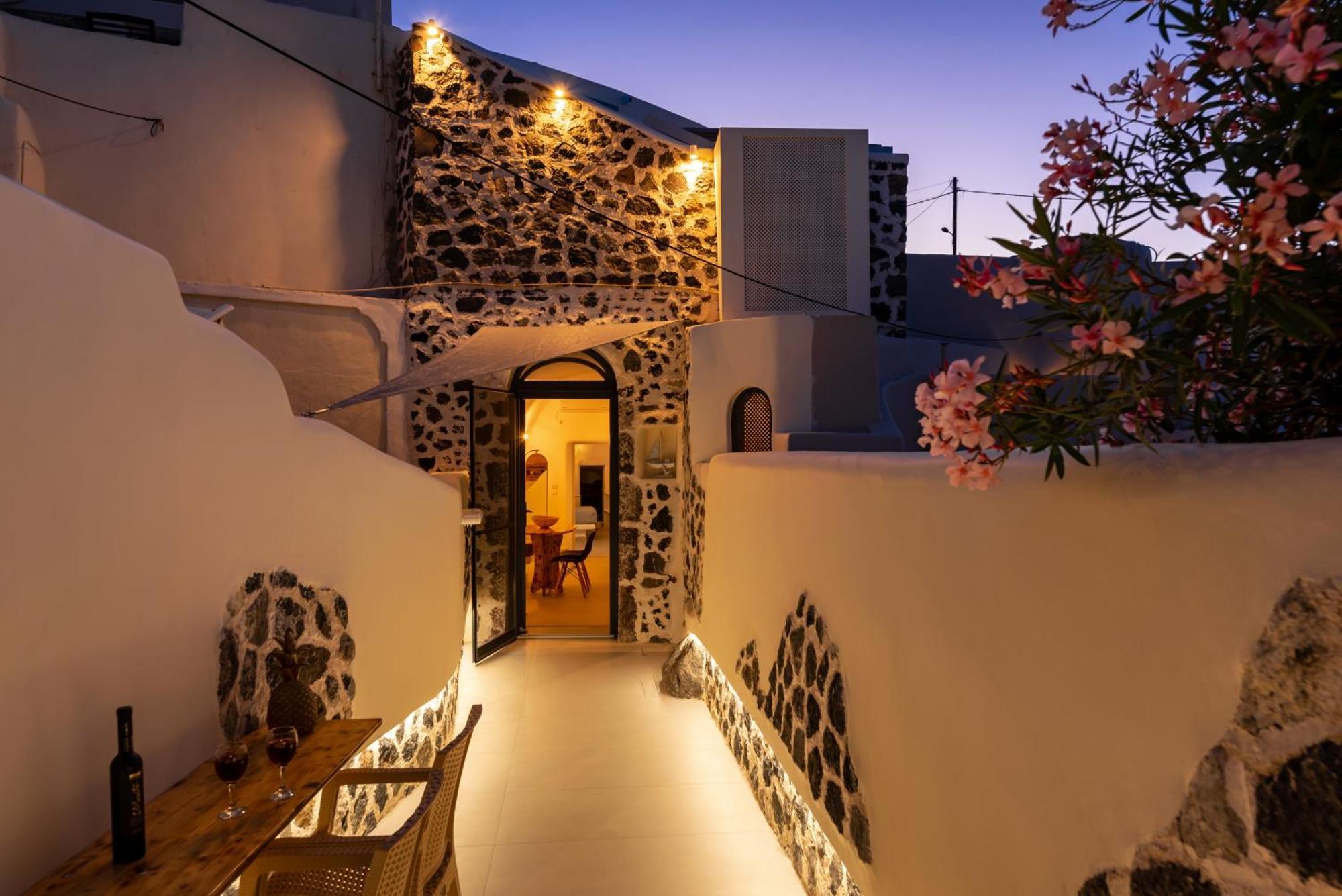 Deep Cave Suites Kontochori Fira  Exterior foto